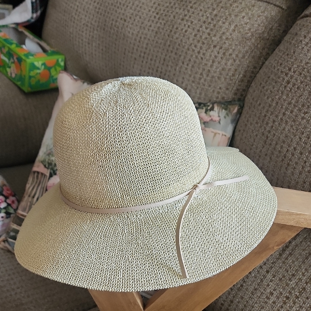 Elegant Cream Women's Sun Hat
